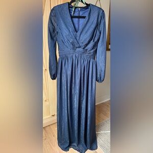 Elegant Blue Long-Sleeve Dress